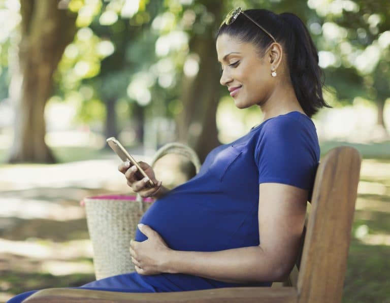How do pregnancy apps help in mindful pregnancy?